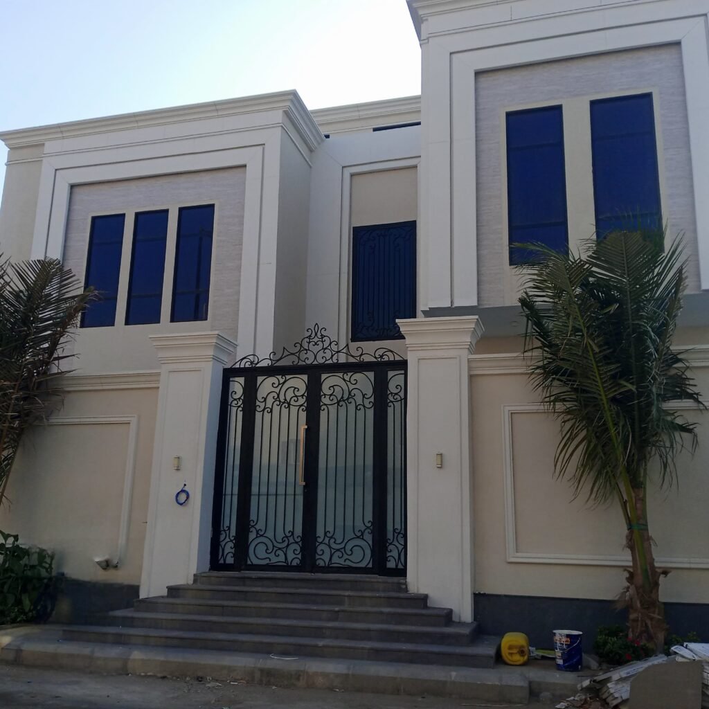حديقة خارجية لفيلا سكنية